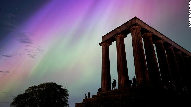 英スコットランド・エディンバラの上空を彩るオーロラ＝１０日/Courtesy Jacob Anderson