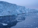 南極氷床の下で進む融解、海面上昇は予想以上に加速か　英研究所