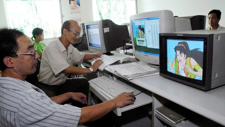 ２００６年に撮影された北朝鮮のアニメスタジオ「ＳＥＫ」の社内の様子/Alain Nogues/Corbis/Getty Images/File